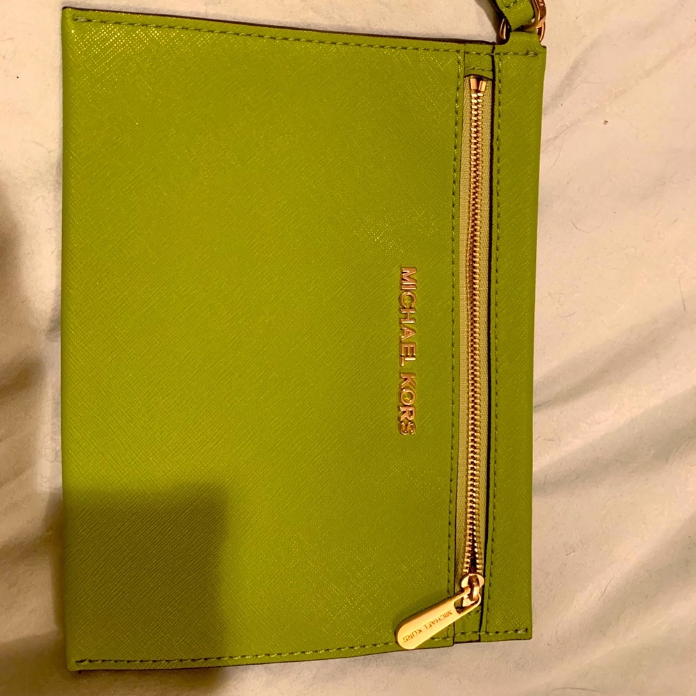 Brand new, authentic, rare color  green leather MIchael Kors wristlet. Must! - Picture 6 of 7